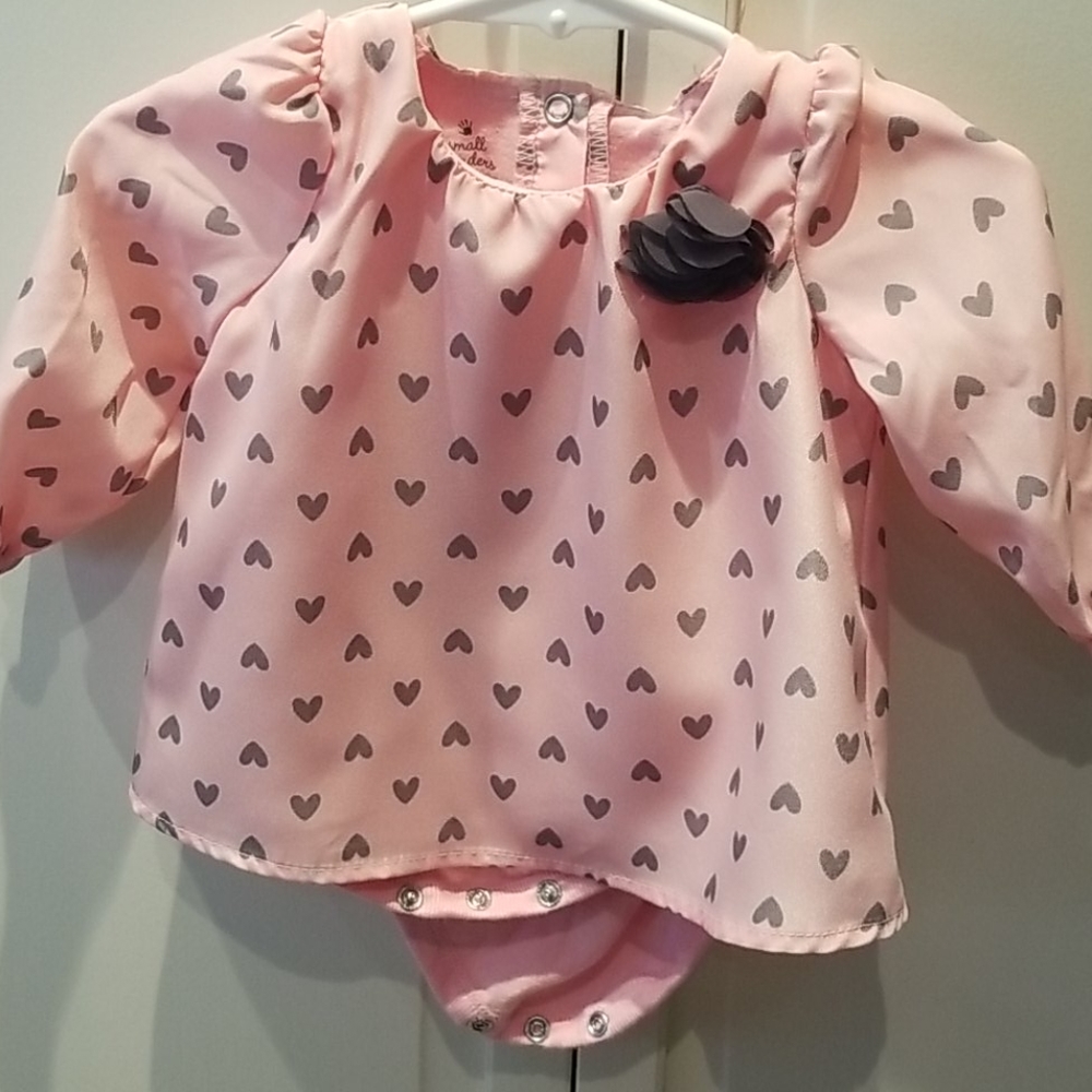 2 piece girls top and velvet pants.